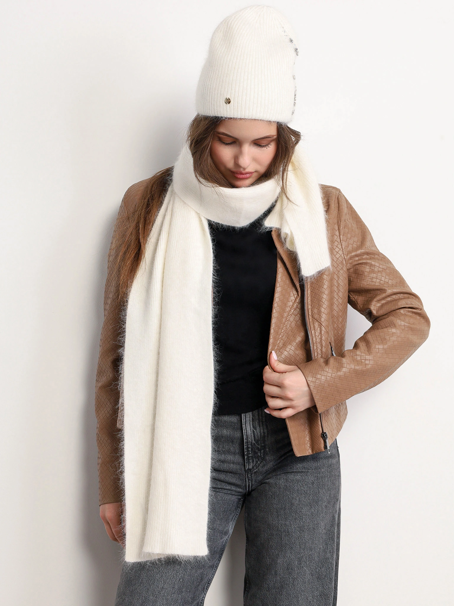 Шарф с декоративной нашивкой в ассортименте